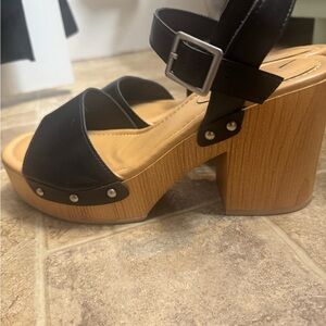 Universal Thread Black and Tan Platform Mules